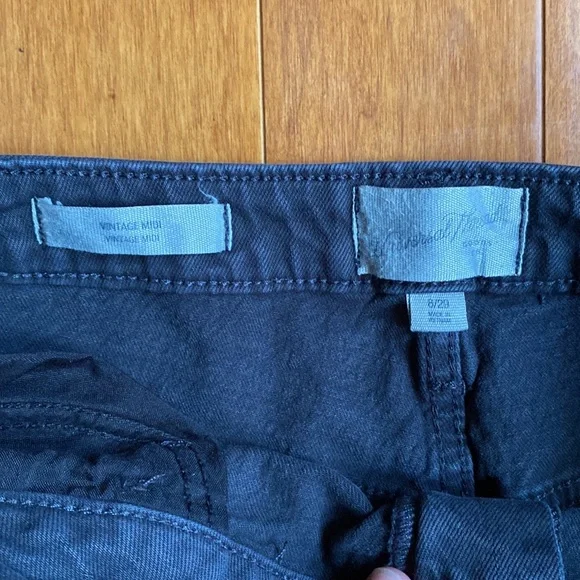 Universal Thread Shorts - Picture 2 of 3